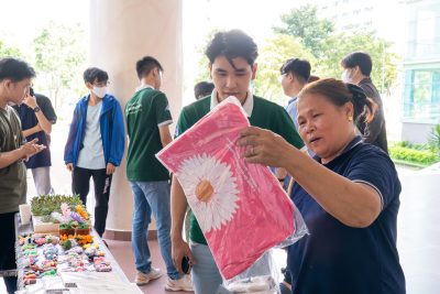 Cán bộ, công nhân viên trường tham gia chương trình Green Point