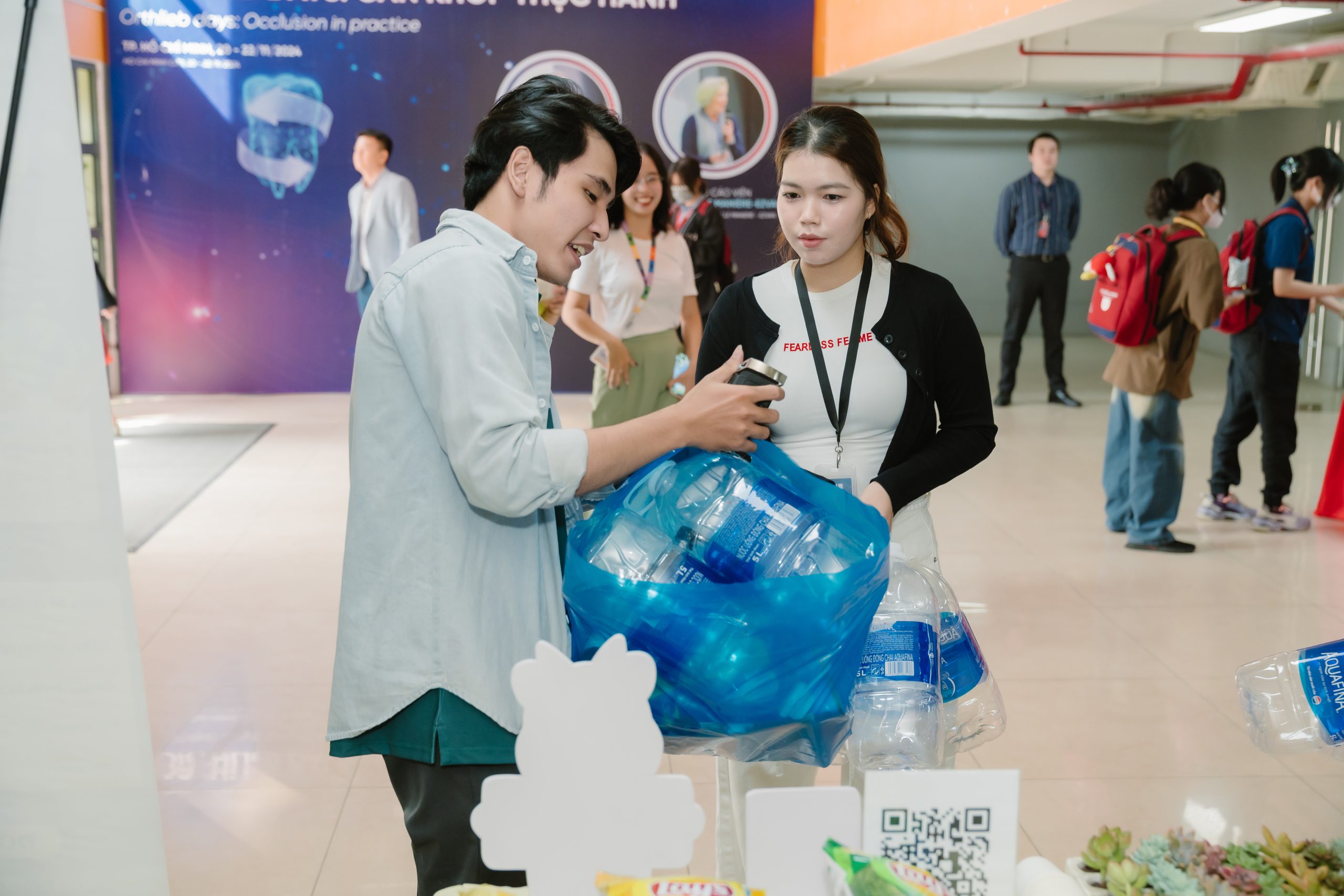 Students of Văn Lang University in HCM City join in the launching ceremony of the “Green University” project. HCM City’s stakeholders are making all efforts to implement waste sorting activities and eliminate plastic waste. – Photo Courtesy of Văn Lang University