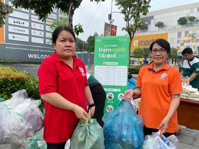 Gần 500kg rác tái chế đã được thu gom tại sự kiện "Đổi rác lấy quà" tại Emart Gò Vấp