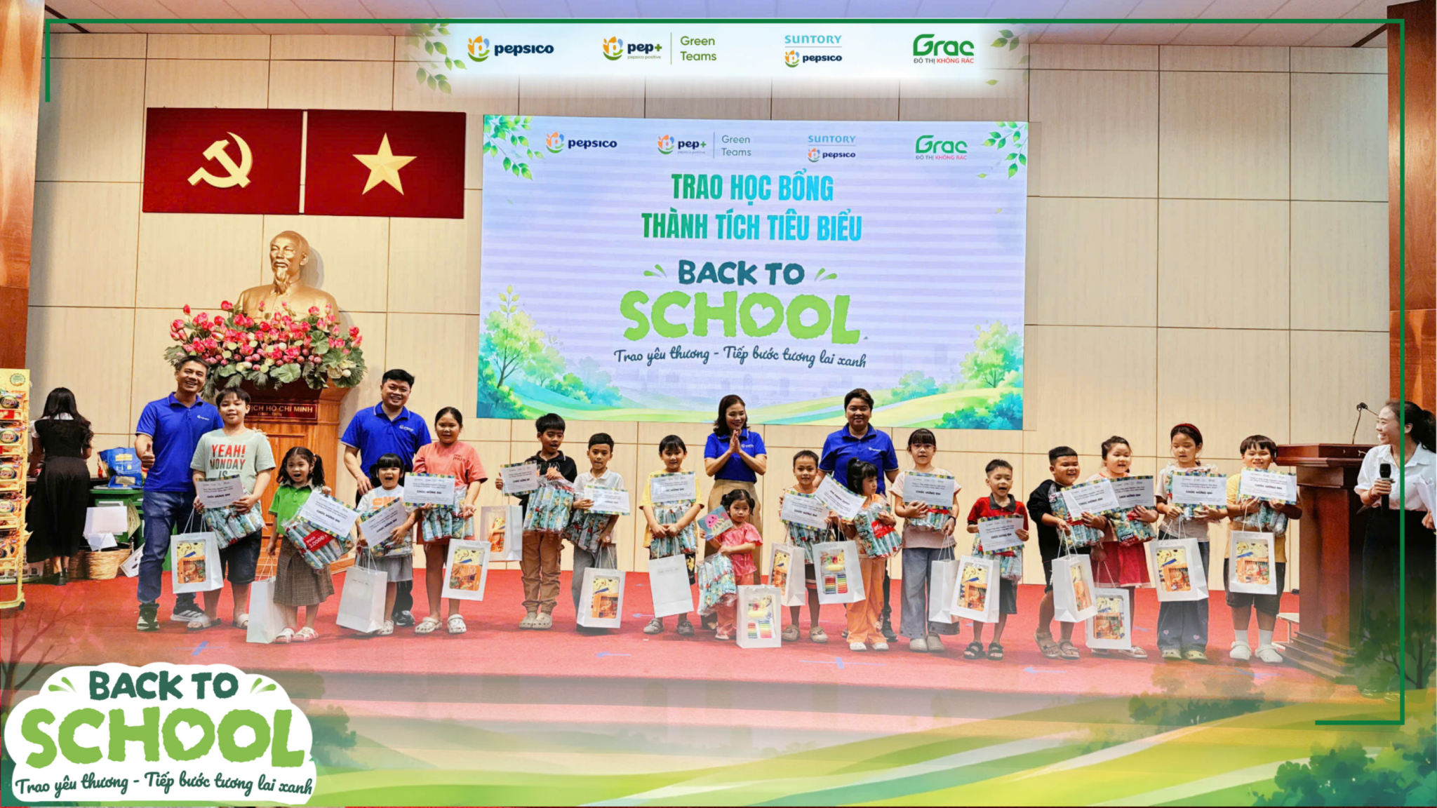 Trao học bổng Thành tích tiêu biểu cho con em người thu gom rác Trao học bổng Thành tích tiêu biểu cho con em người thu gom rác